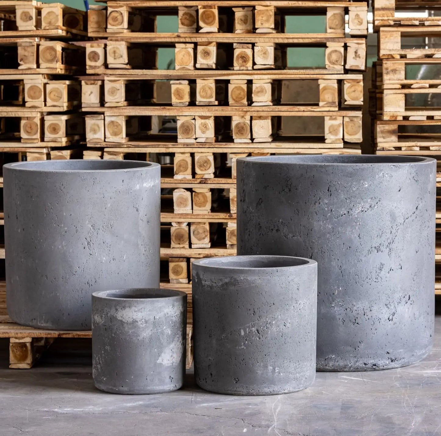 Aurella | Onyx Dusk – 55cm Extra Large Concrete Cylinder Planter – 93L Round Plant Pot