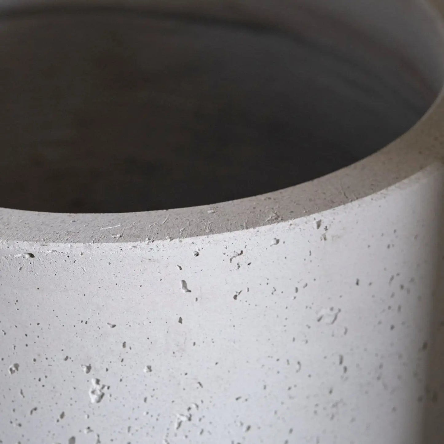 Aurella | White Mist – 100cm XXL Concrete Cylinder Planter – 621L Round Plant Pot