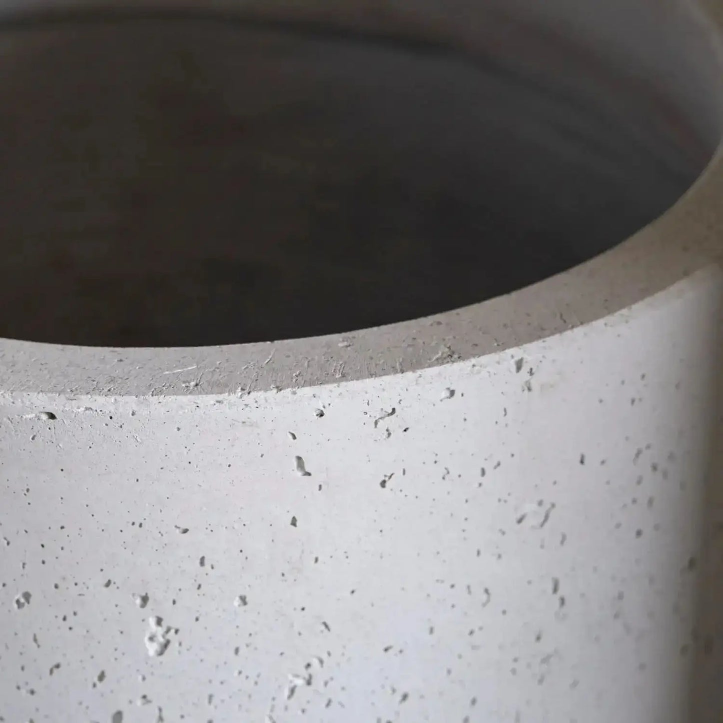 Aurella | White Mist – 40cm Large Concrete Cylinder Planter – 34L Round Plant Pot