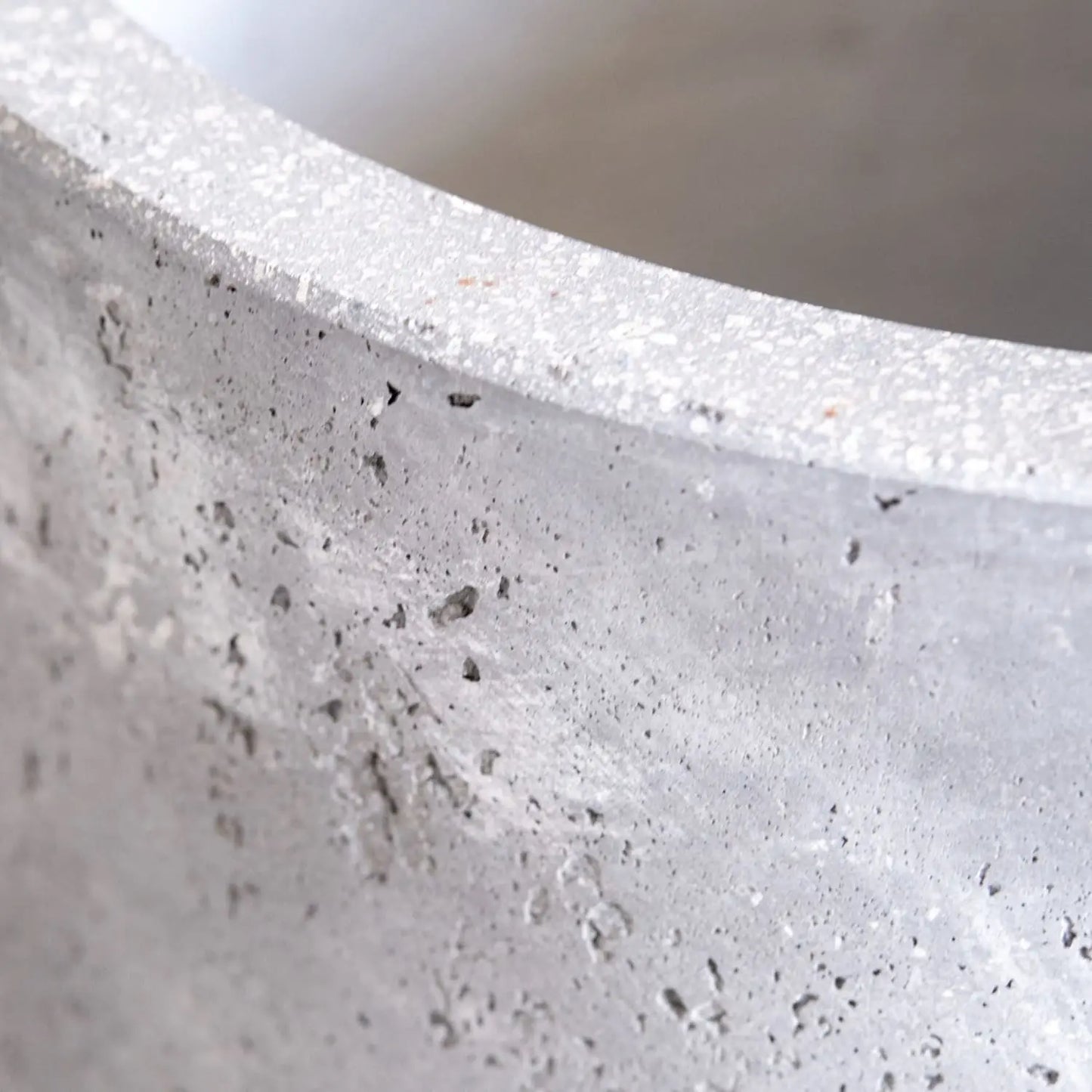 Vessara | Onyx Dusk – 100cm XXL Concrete Tall Vase Planter – 172L Round Plant Pot