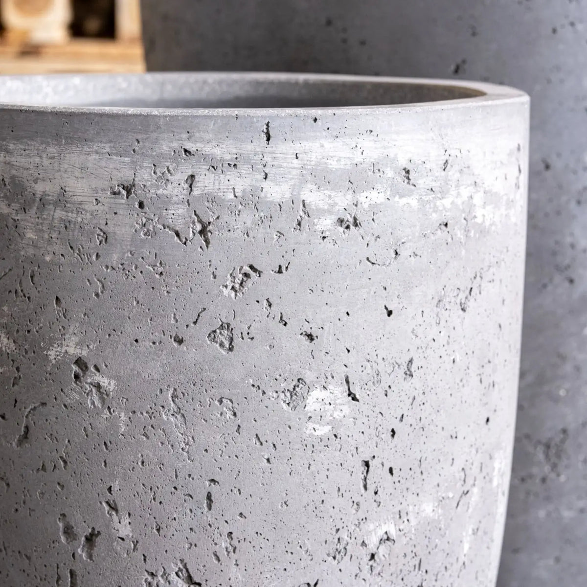 Vessara | Onyx Dusk – 62cm Extra Large Concrete Vase Planter – 31L Tall Plant Pot