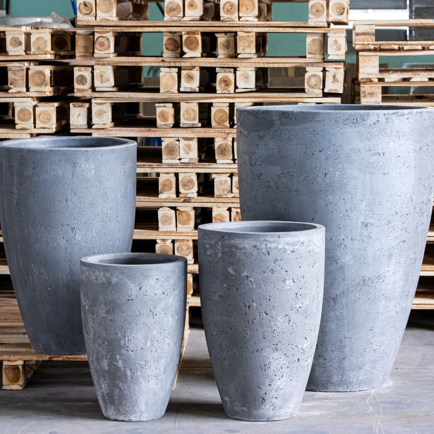 Vessara | Onyx Dusk – 62cm Extra Large Concrete Vase Planter – 32L Tall Plant Pot - Pots & Plants