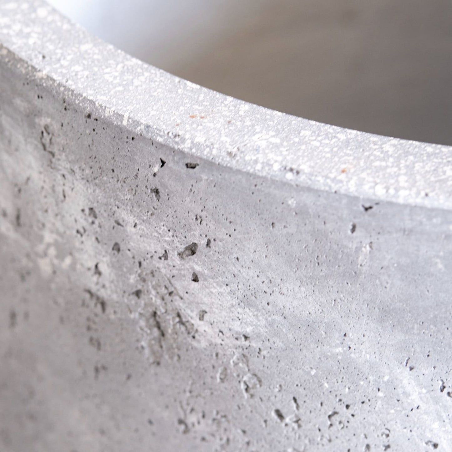 Vessara | Onyx Dusk – 62cm Extra Large Concrete Vase Planter – 32L Tall Plant Pot - Pots & Plants