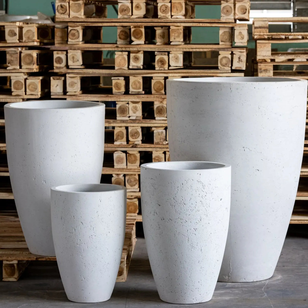 Vessara | White Mist – 62cm Extra Large Tall Concrete Planter – 31L Vase-Style Plant Pot