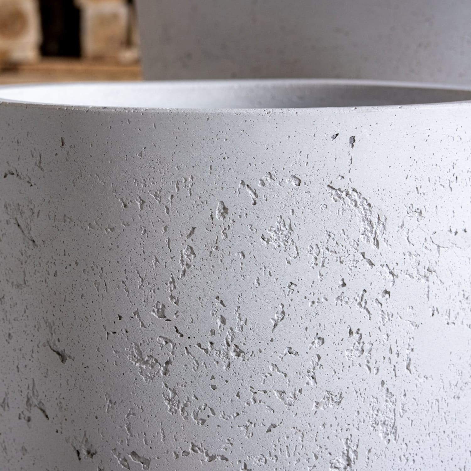 Vessara | White Mist – 68cm Extra Large Tall Concrete Vase Planter – 61L Indoor & Outdoor Decorative Plant Pot - Pots &